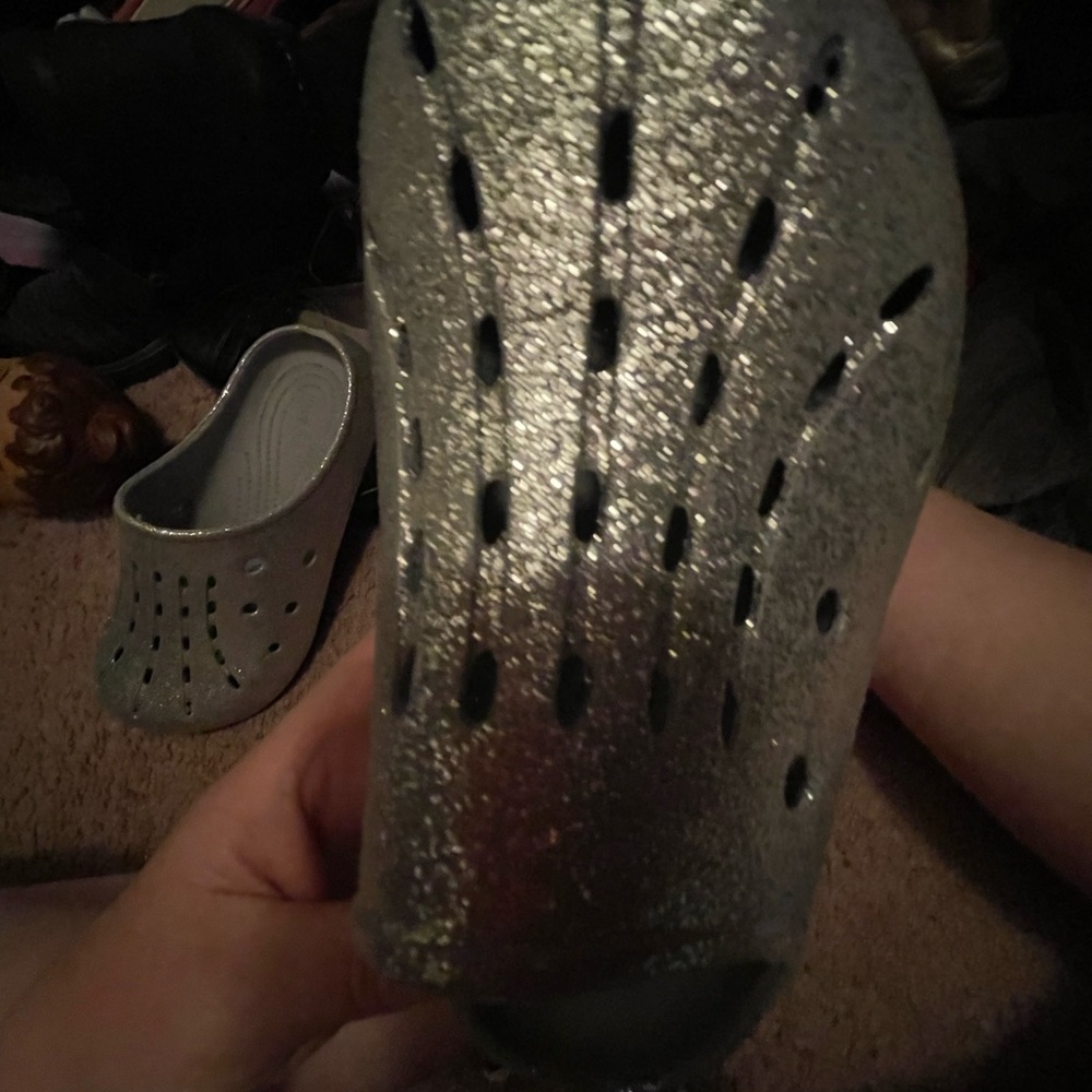 Knock off crocs size adult 6!!!! Only worn twice
